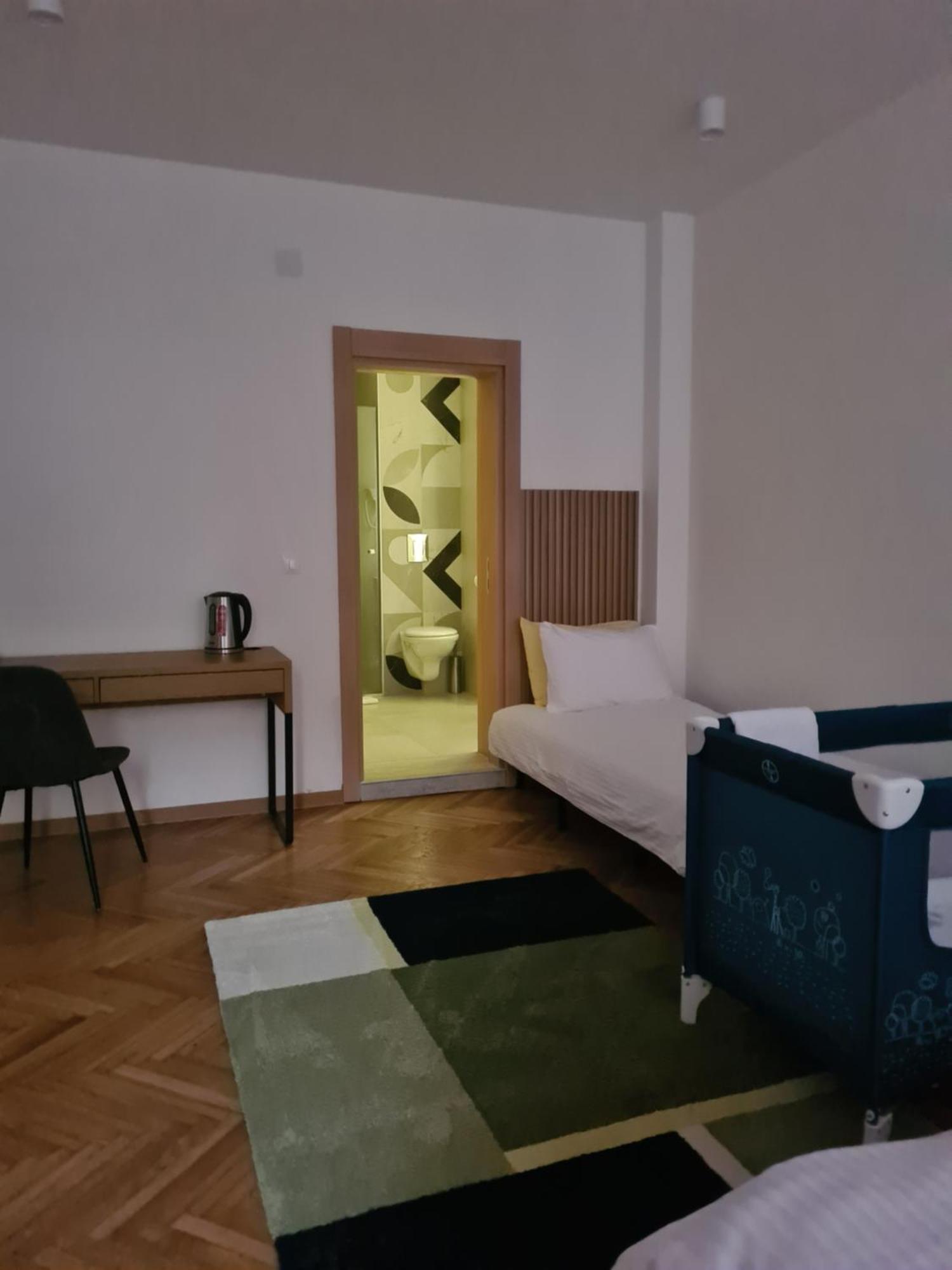 Hotel Fera Belgrado Esterno foto